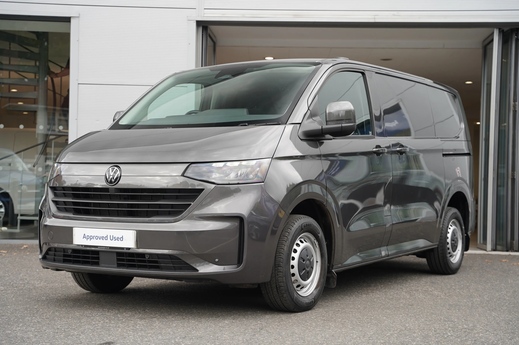 Volkswagen-Transporter-image-38