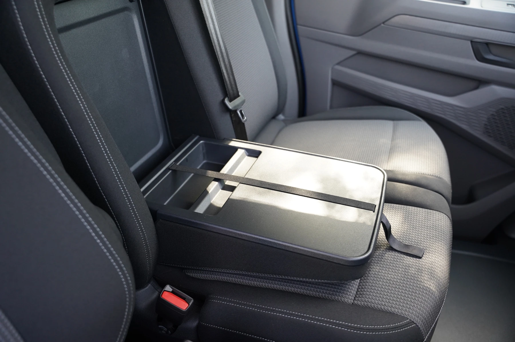 Volkswagen-Transporter-image-19
