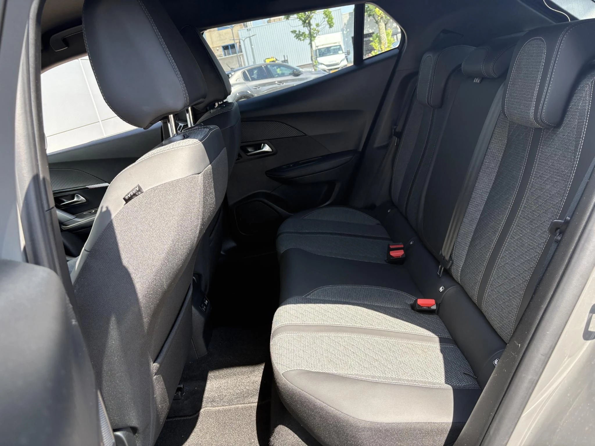 Peugeot 2008 1.2 Hybrid 136 Allure