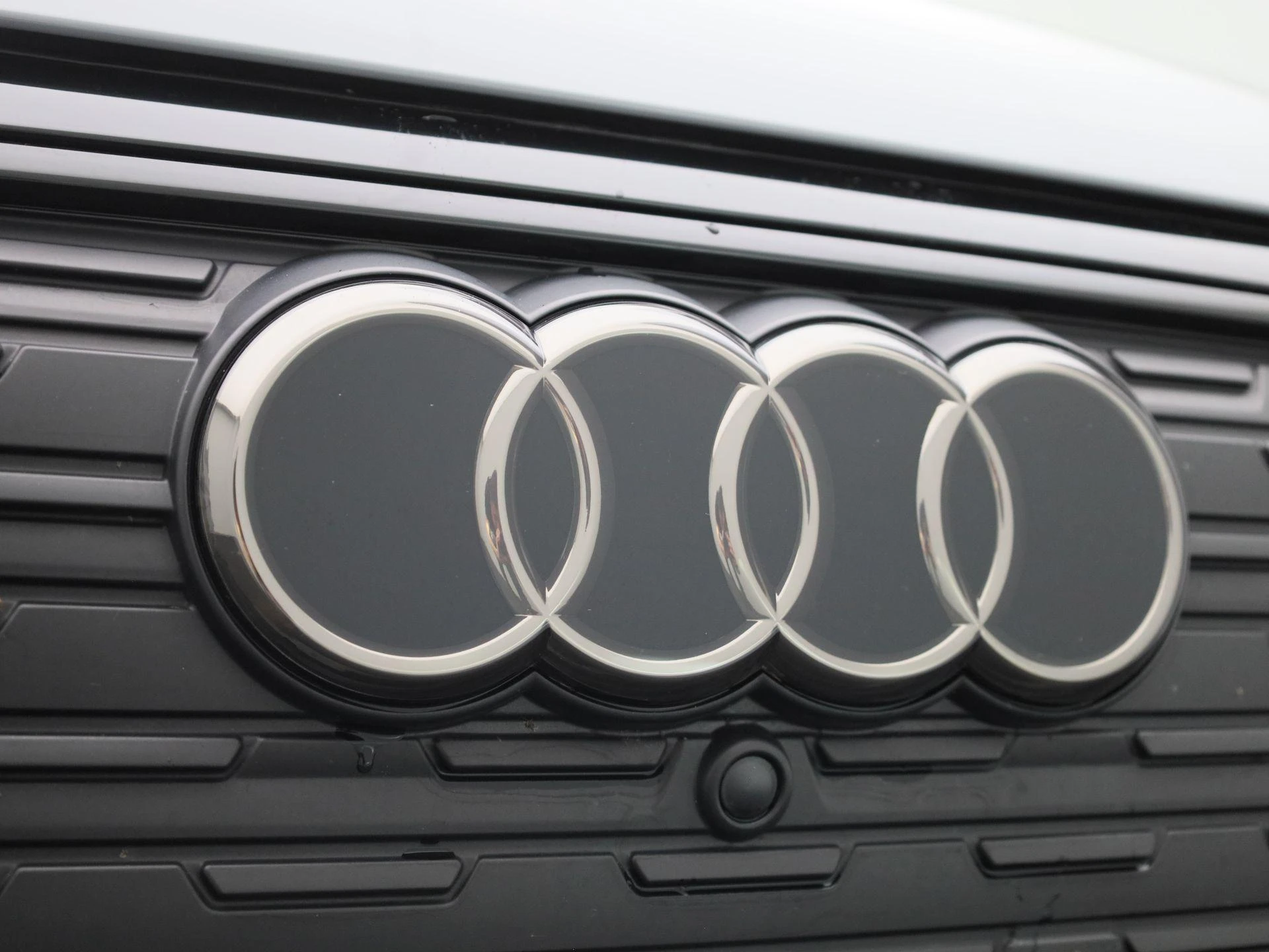 Audi-Q4 Sportback e-tron-image-40