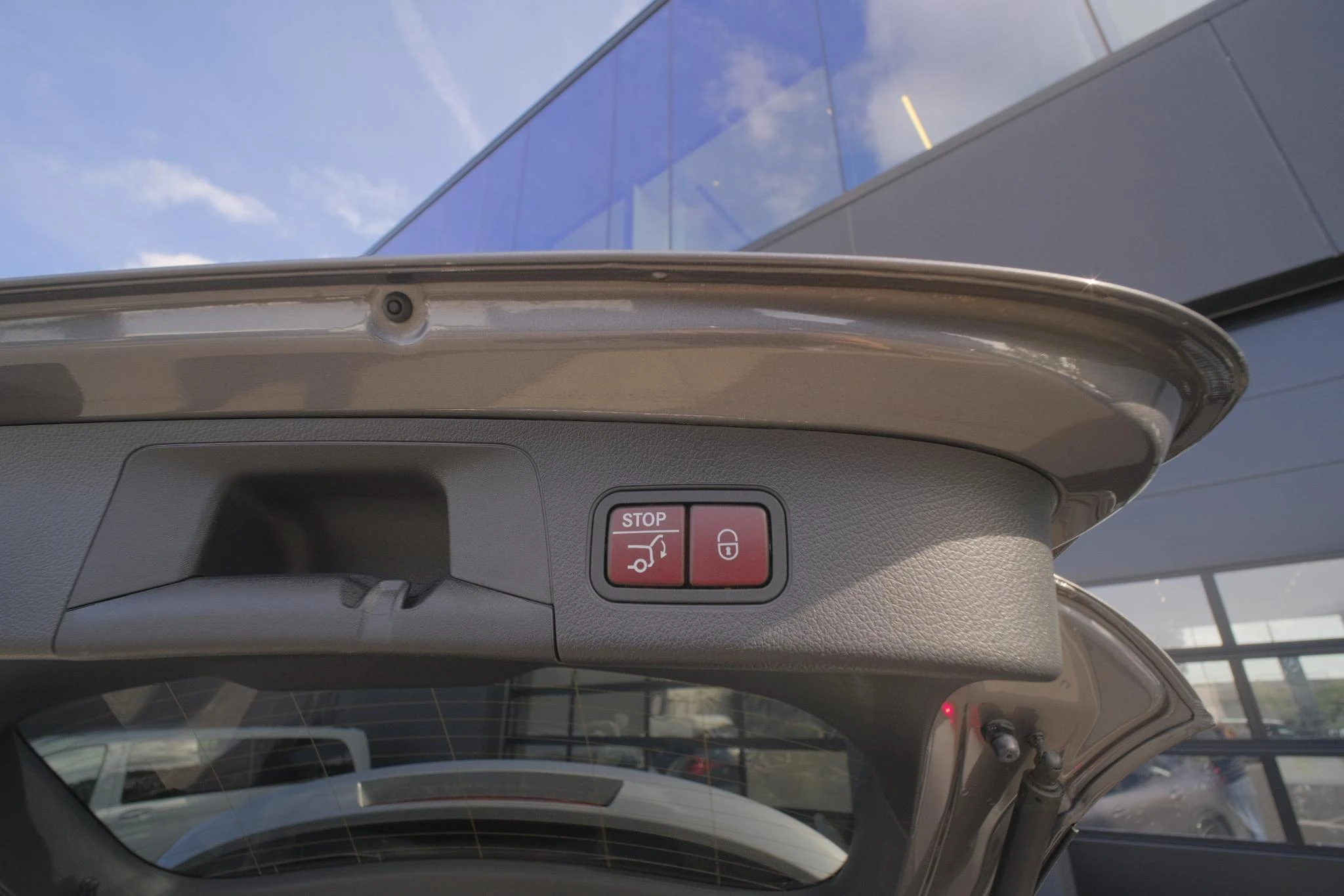 Mercedes-Benz-GLA-image-22