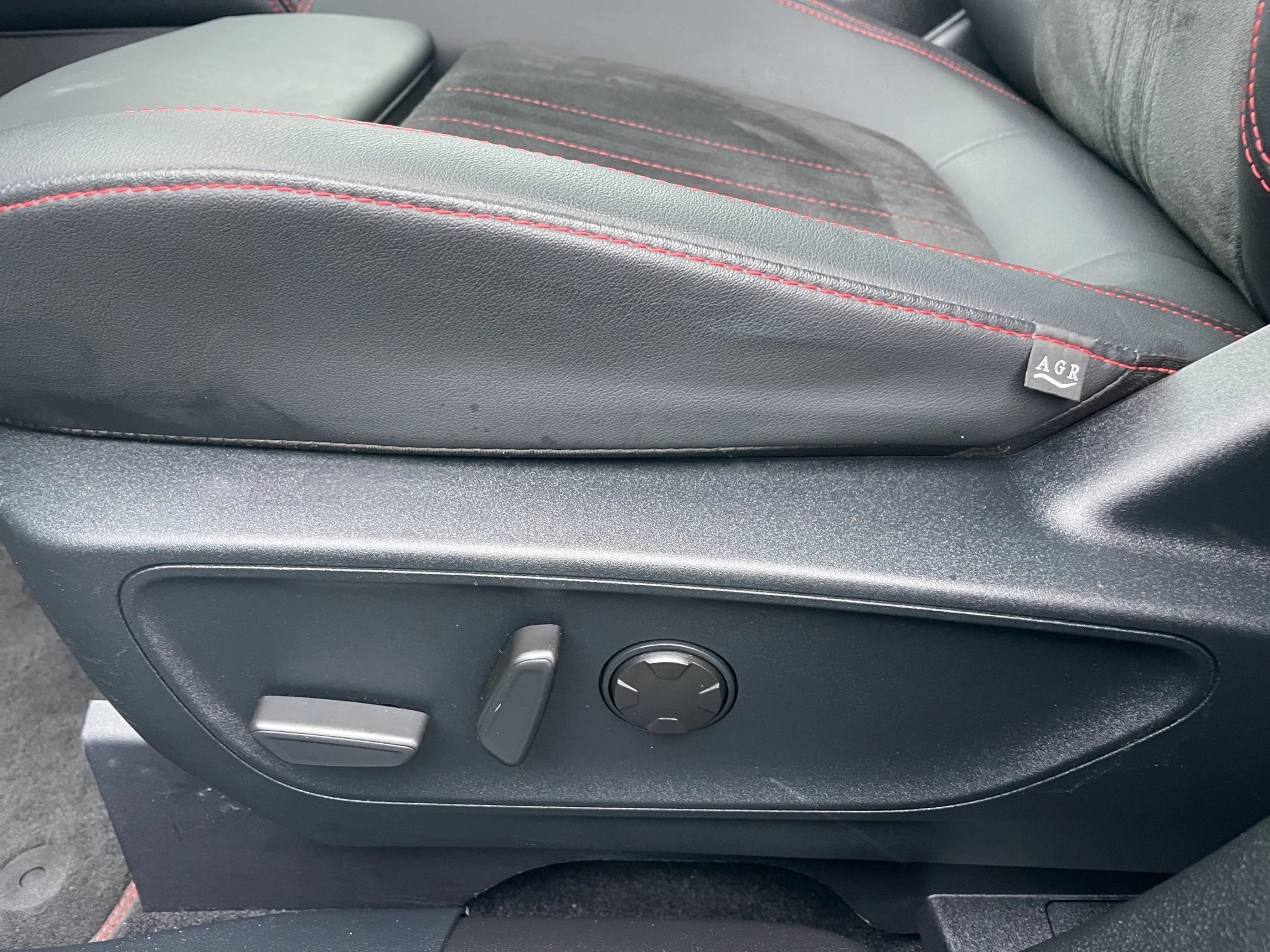 Ford Kuga ST-Line X Aut.*PANO*AHK*360GRAD*LED-MATRIX*NAVI*GRA*WINTER-PKT.