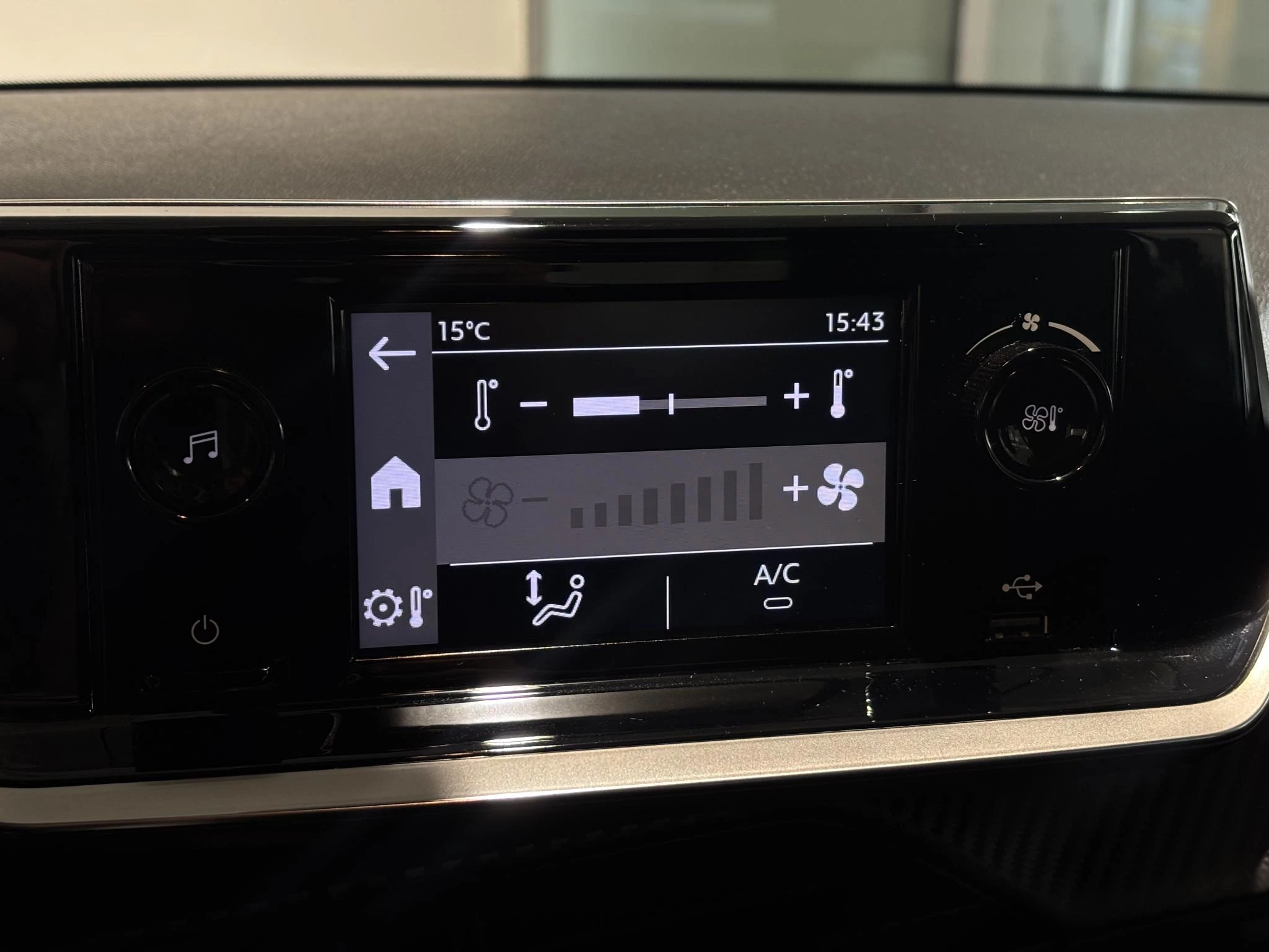 Peugeot-208-image-10