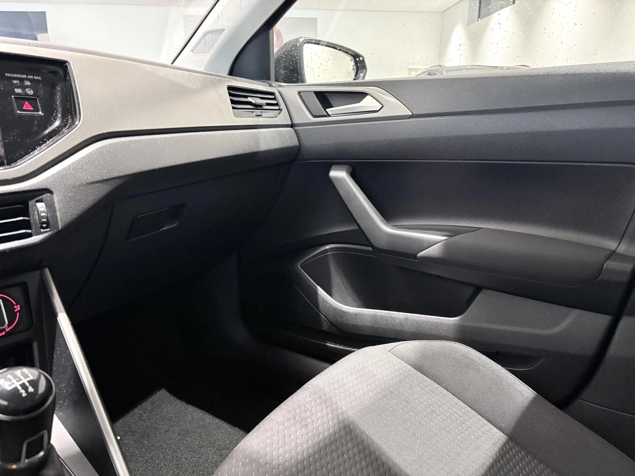 Volkswagen-Polo-image-25