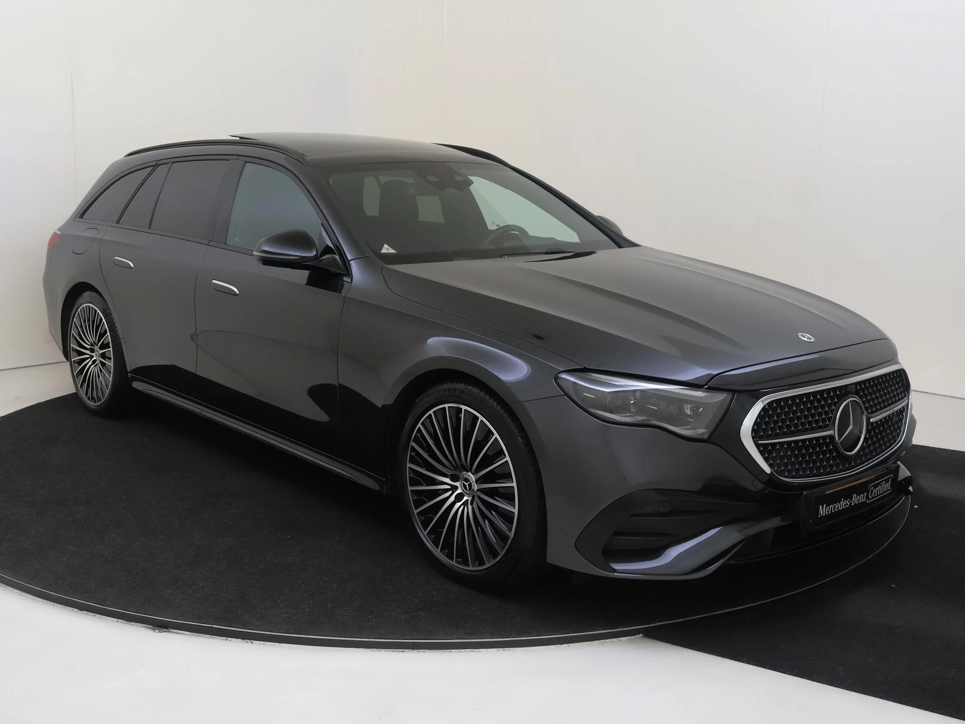 Mercedes-Benz-E-Klasse-image-1