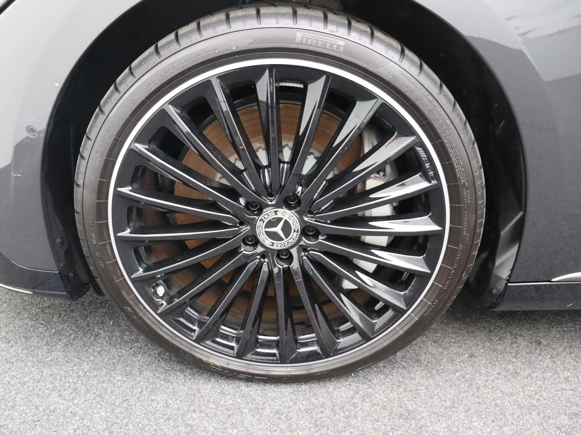 Mercedes-Benz EQE 300 AMG Line + AIRMATIC + LEDER + PANORAMISCH DAK +