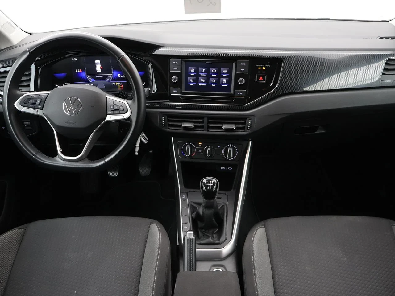 Volkswagen-Polo-image-12