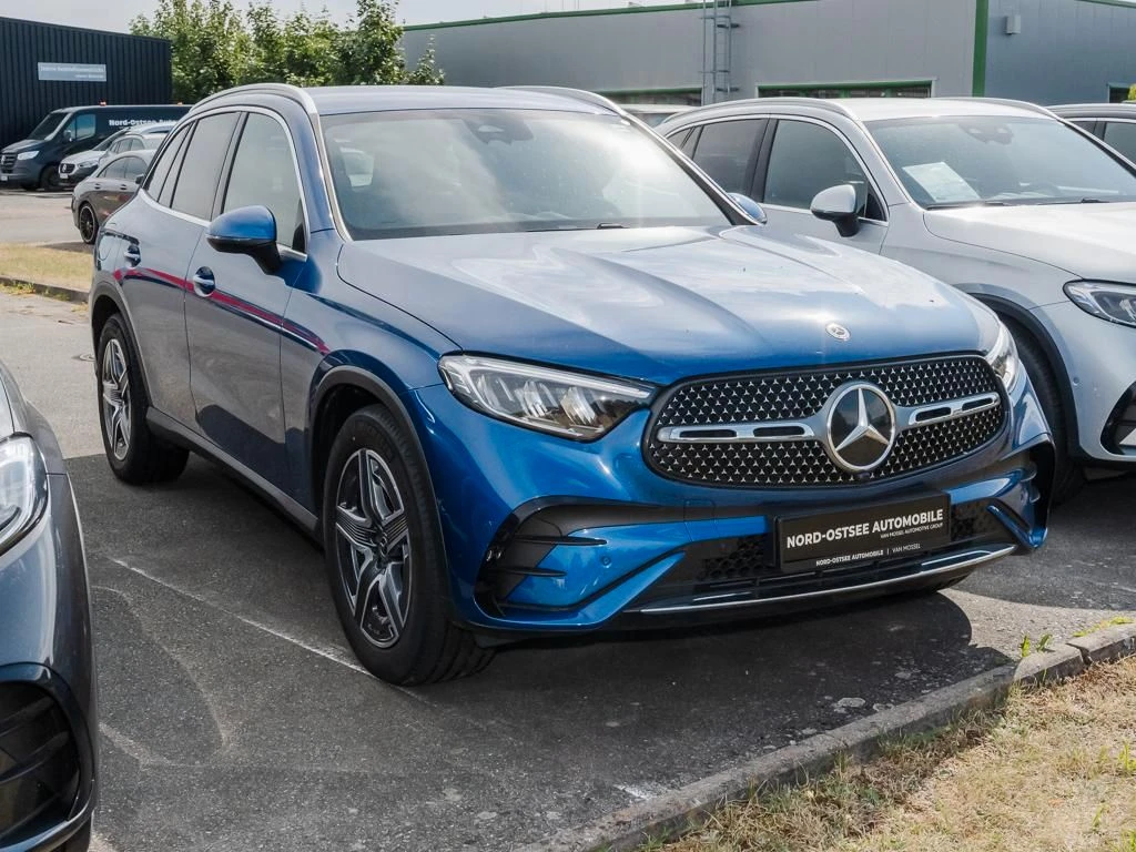 Mercedes-Benz-GLC 300 d-image-4