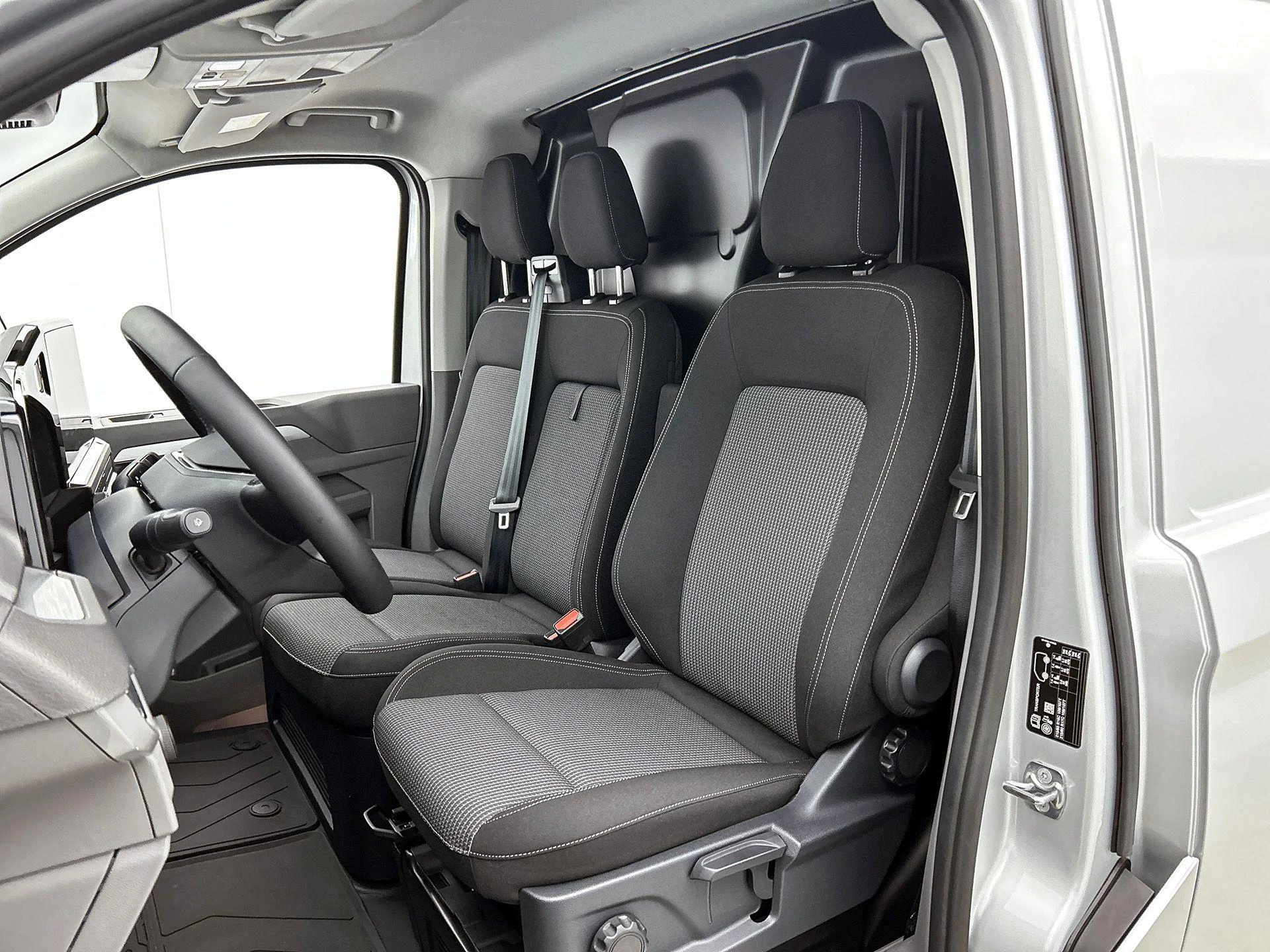 Volkswagen-e-Transporter-image-31
