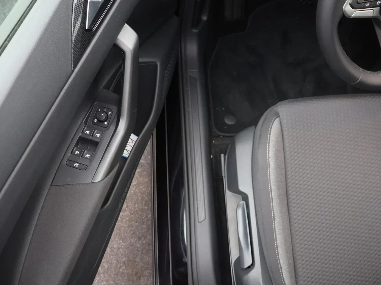 Volkswagen-Polo-image-11