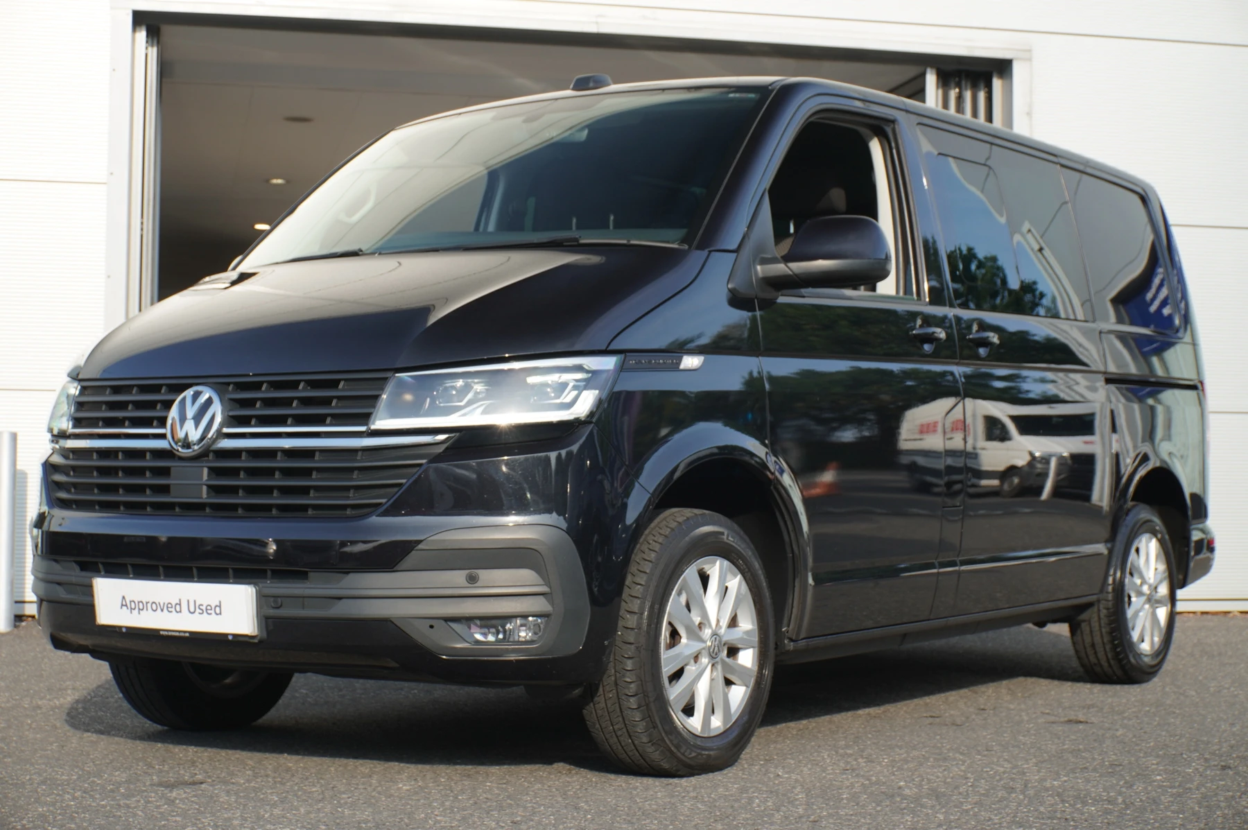 Volkswagen-Transporter-image-40