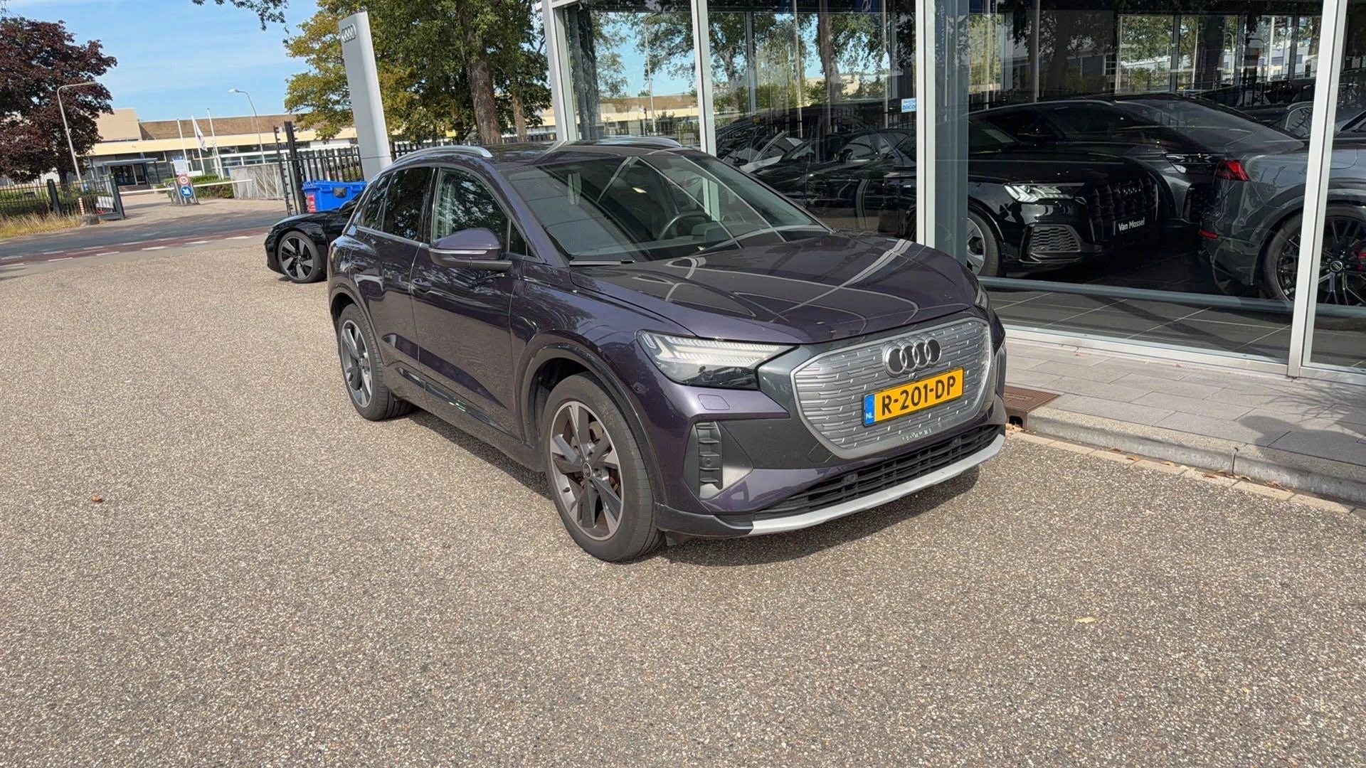 Audi-Q4 e-tron-image-2