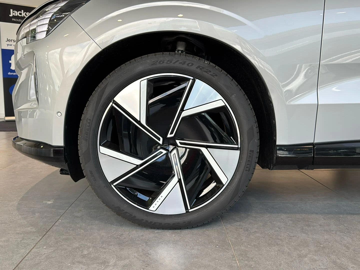 Volvo EX90, image 8