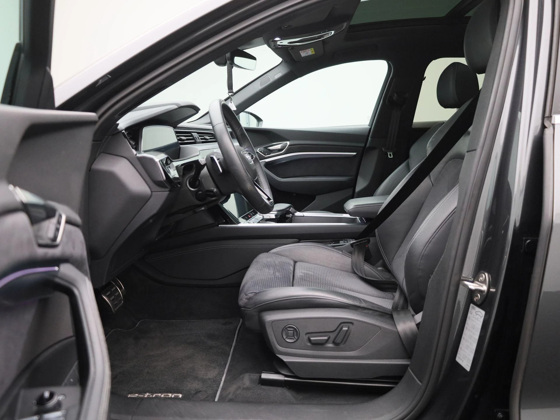 Audi-Q8 e-tron-image-10