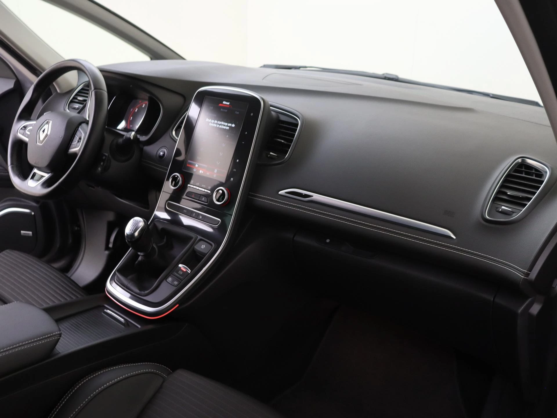 Renault-Scénic-image-4