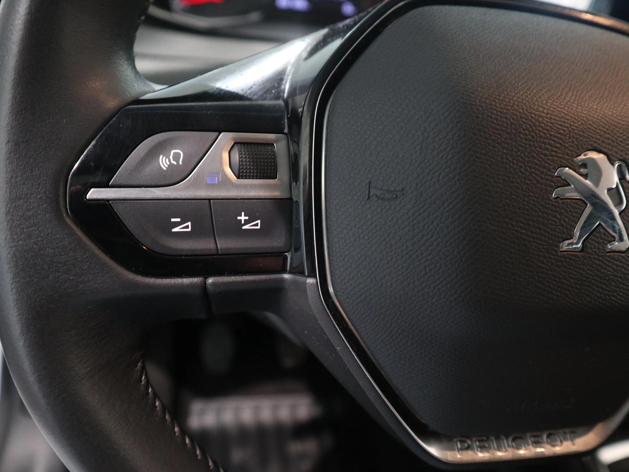 Peugeot-208-image-12