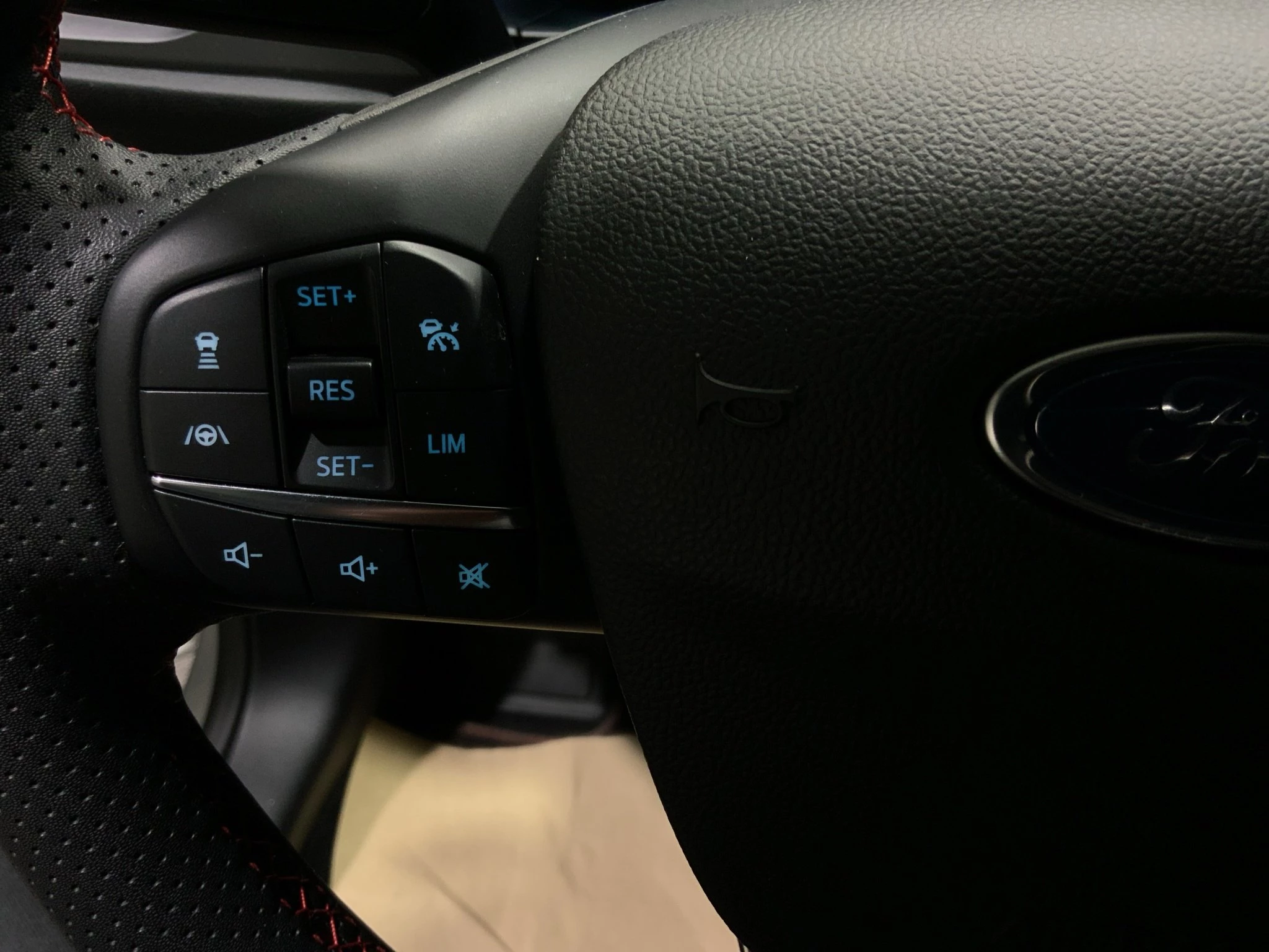 Ford Focus ST-Line X Turnier Aut.*AHK*ACC*HUD*KAM*NAVI*WINTER-PKT.