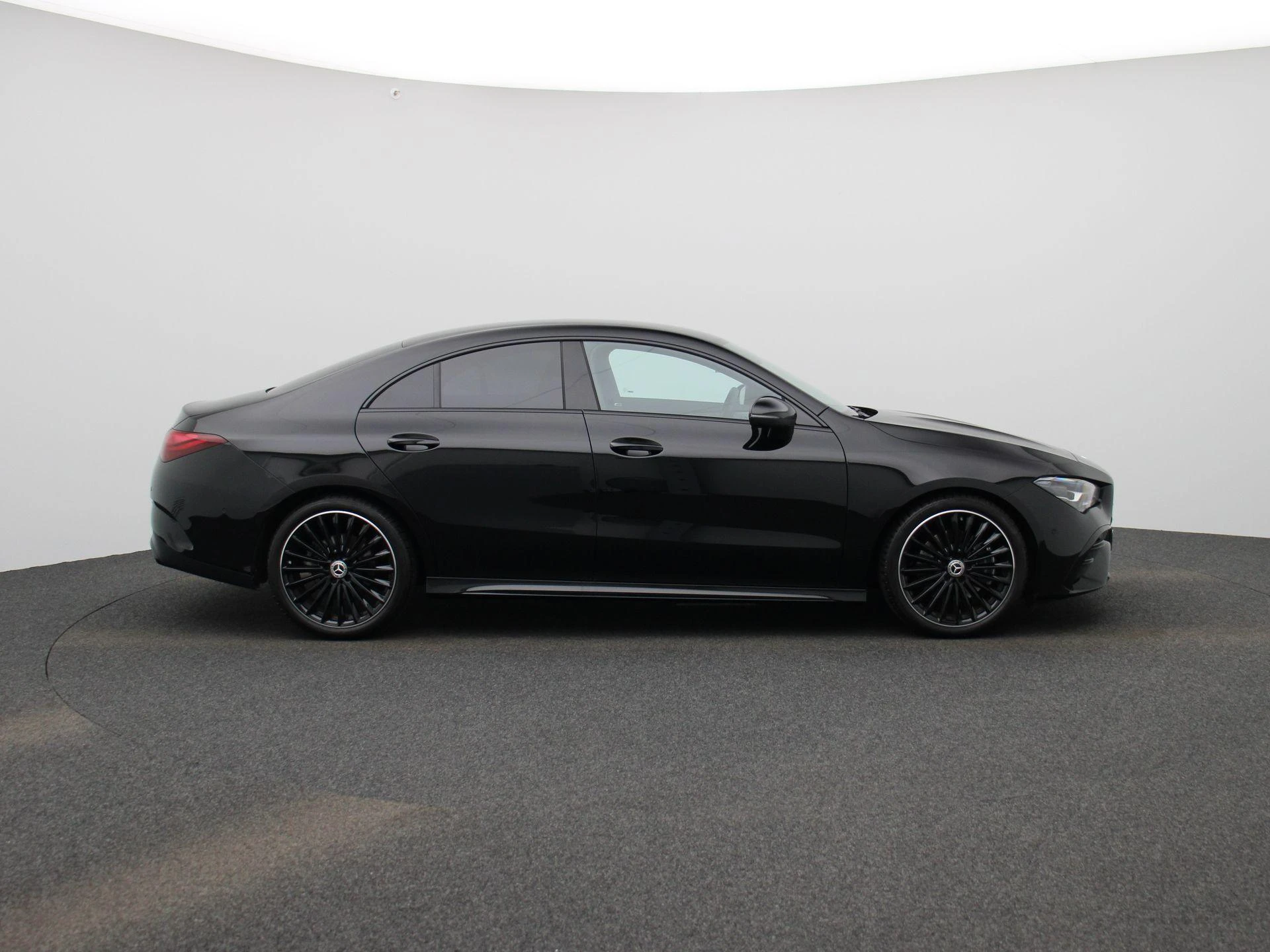 Mercedes-Benz-CLA-image-5