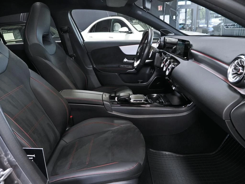 Mercedes-Benz-A-Klasse 250 e-image-12