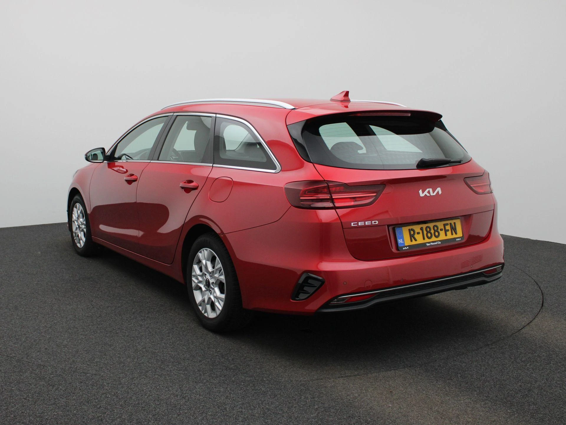 Kia-Ceed Sportswagon-image-1