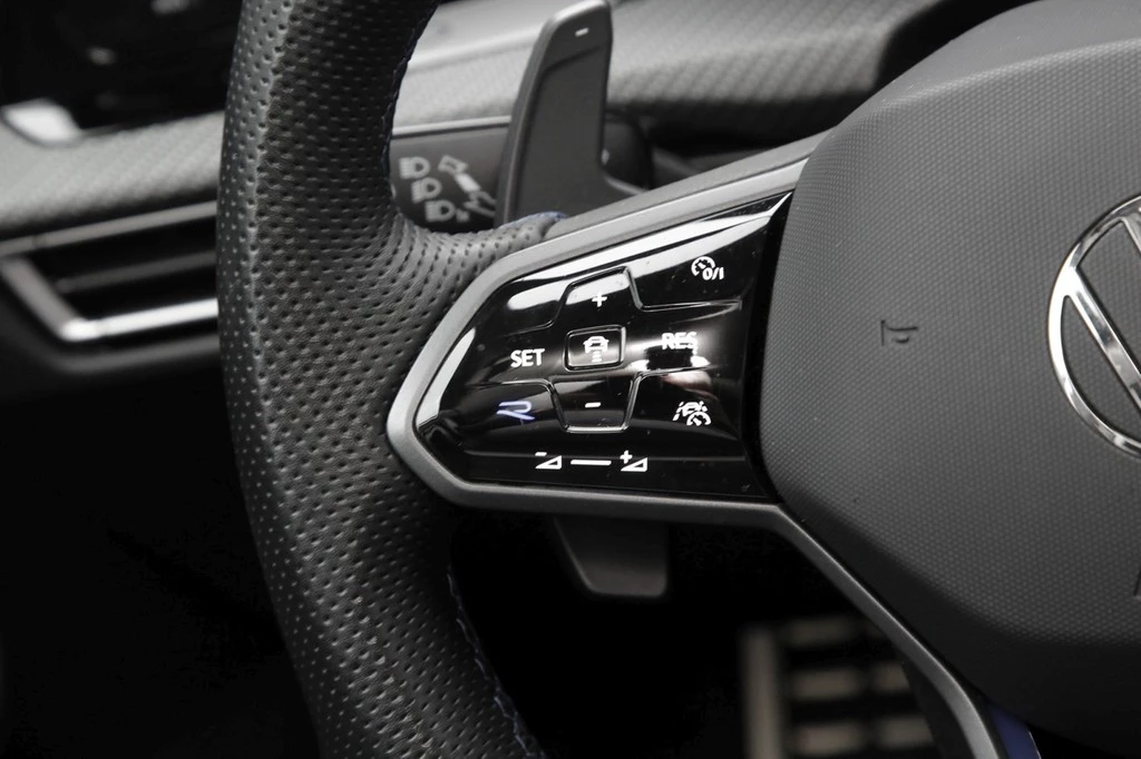 Volkswagen-Golf-image-17