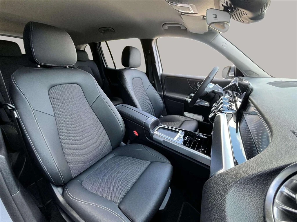 Mercedes-Benz-EQB-image-19