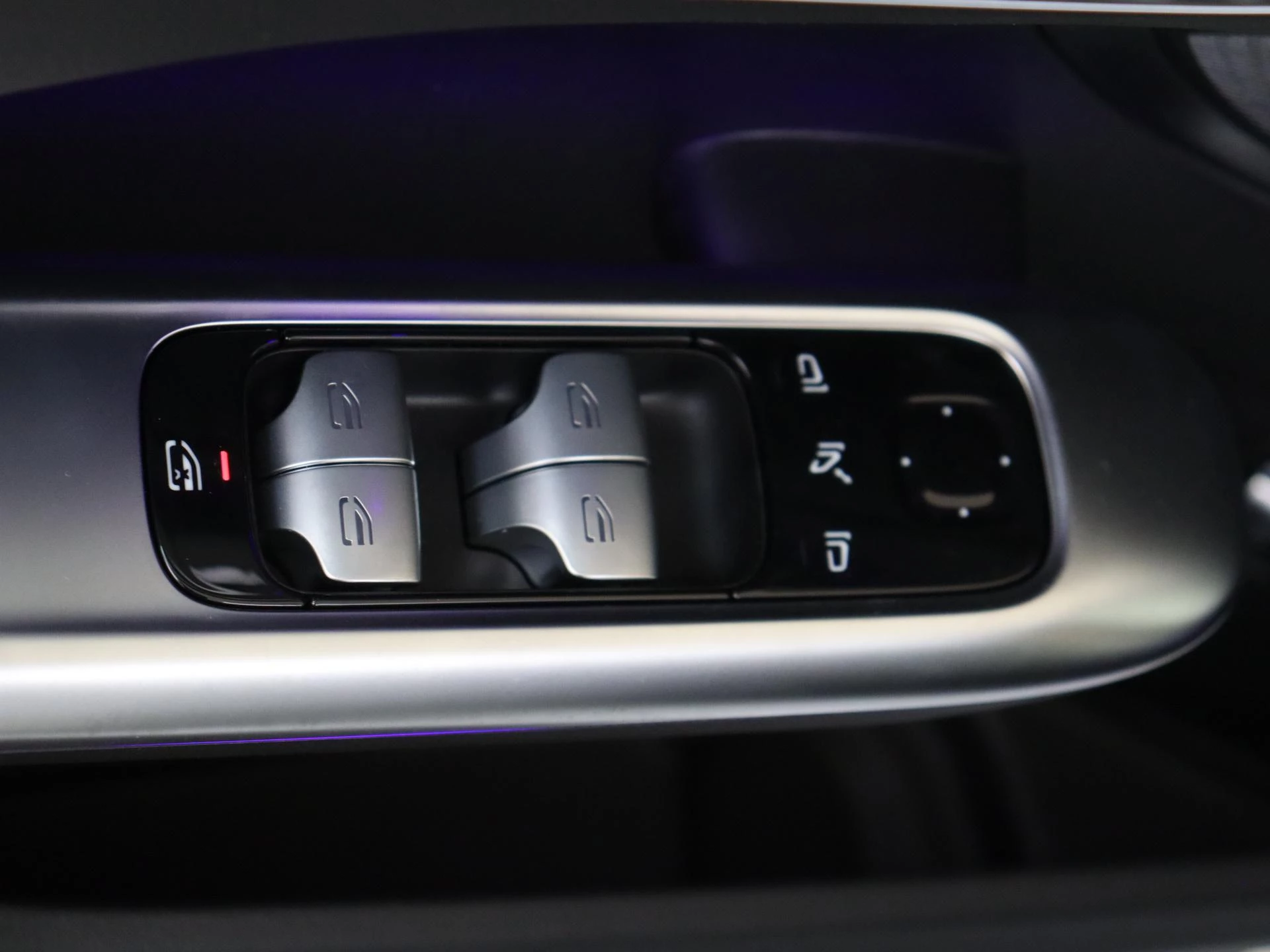 Mercedes-Benz-C-Klasse-image-25