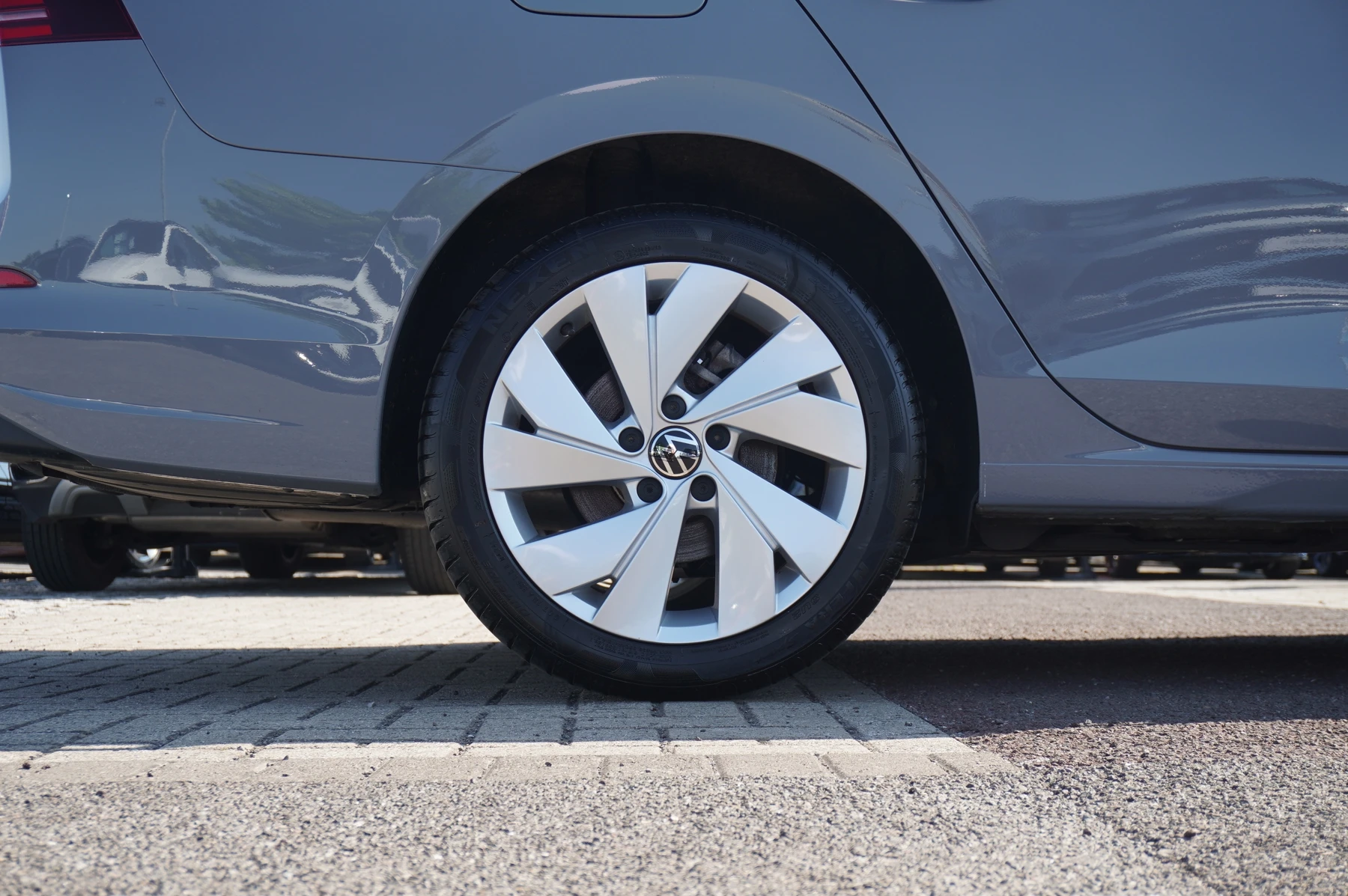 Volkswagen-Golf-image-20