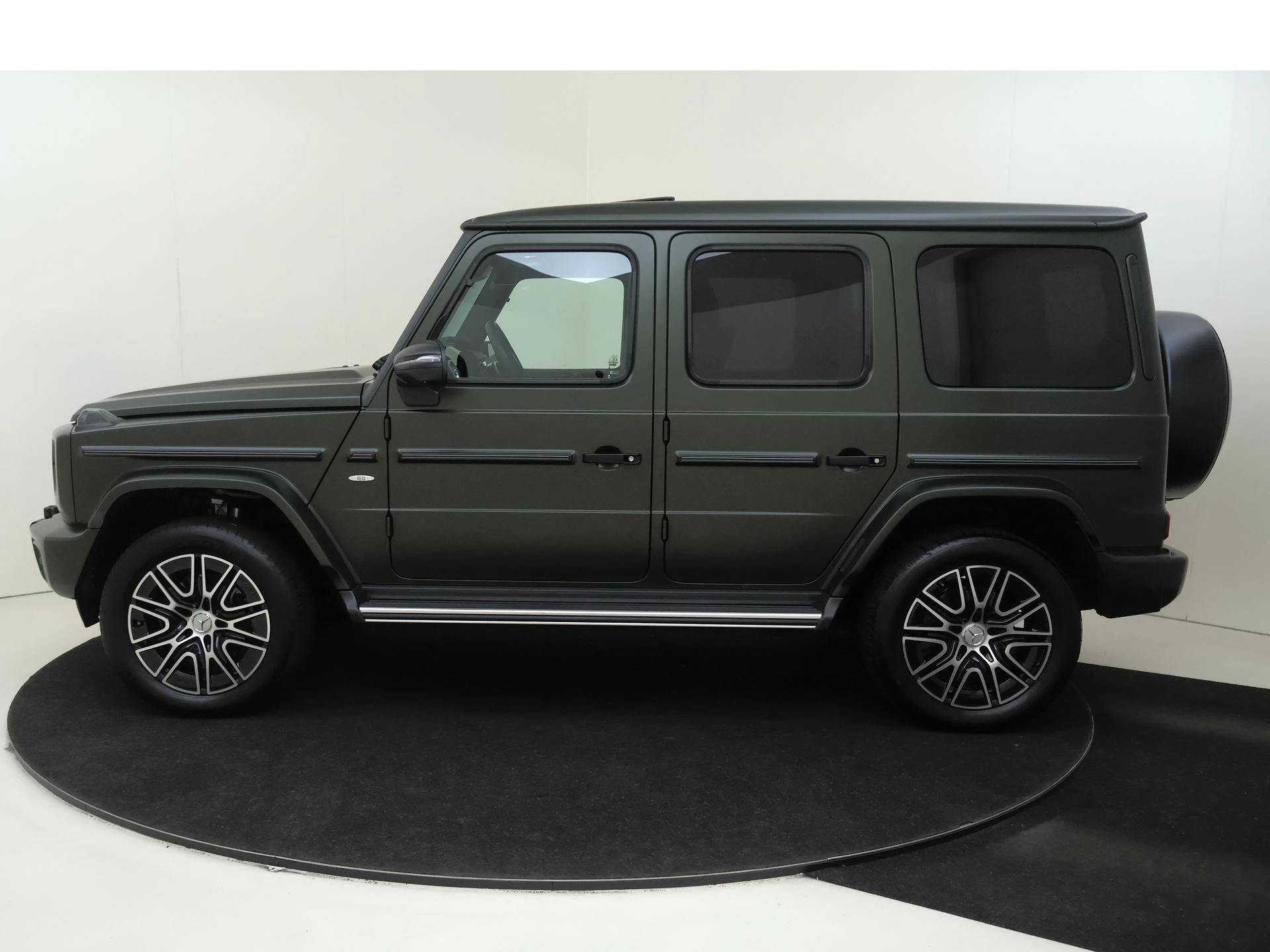 Mercedes-Benz-G-Klasse-image-7