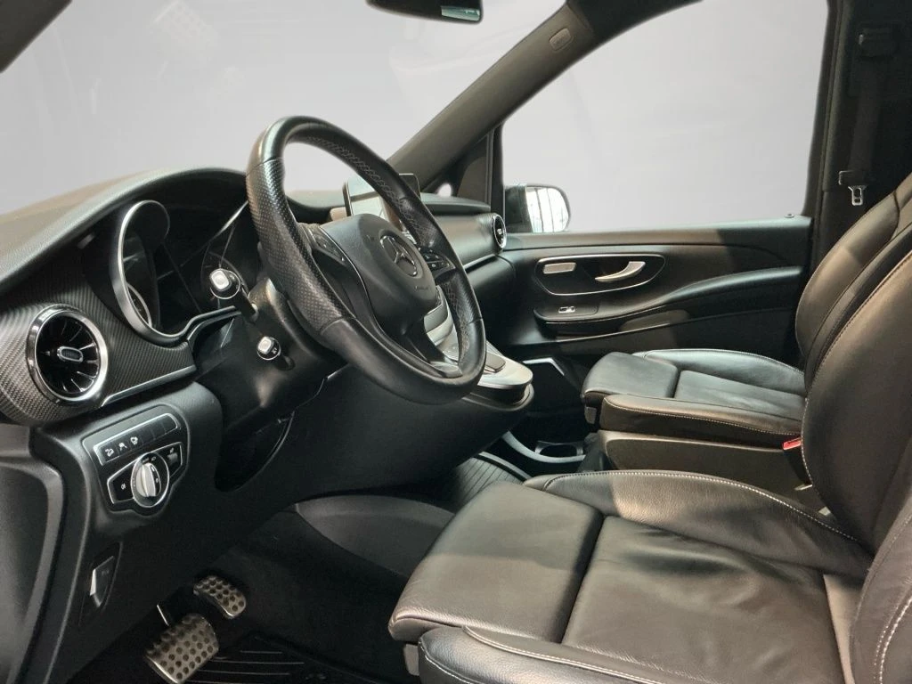 Mercedes-Benz-V-Klasse 300-image-10