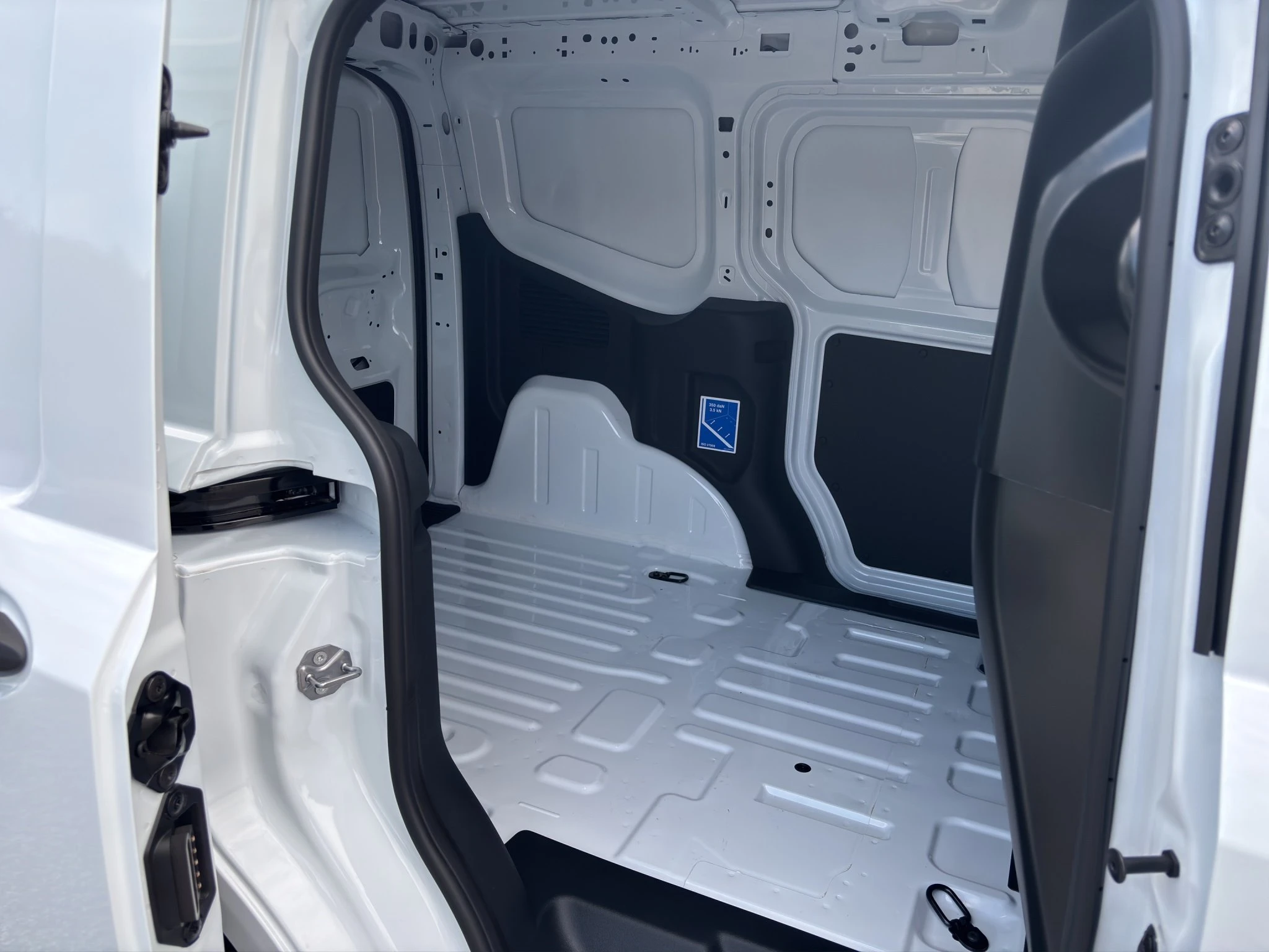 Ford-Transit Courier-image-10