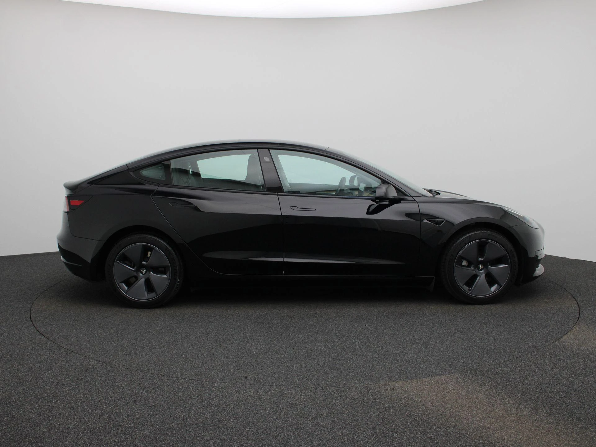 Tesla-Model 3-image-5