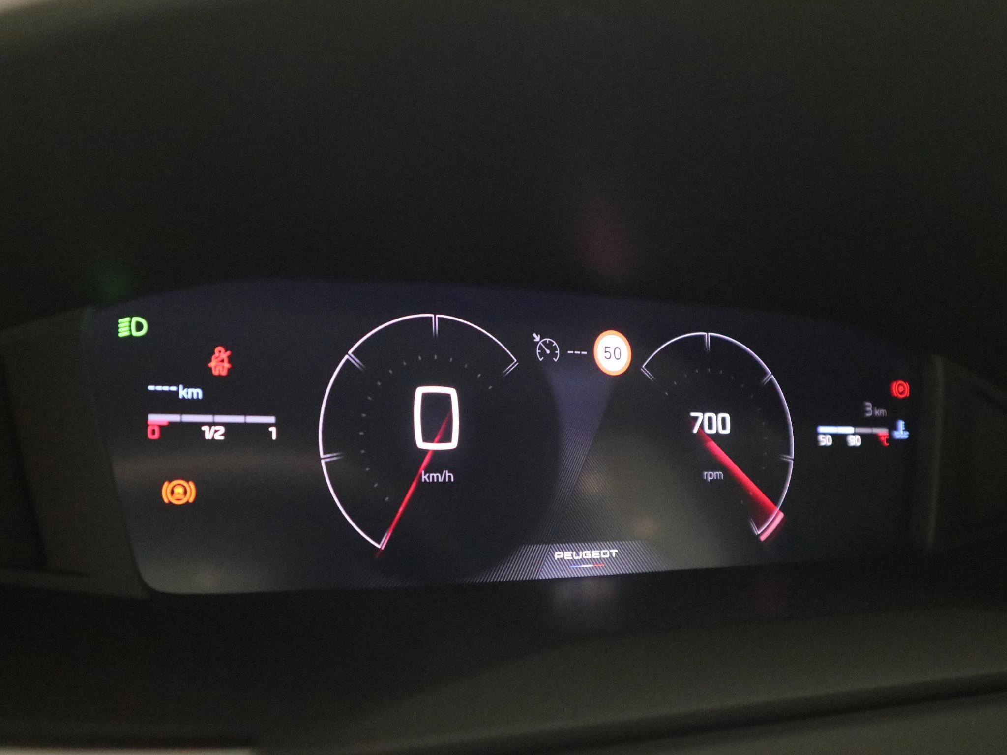 Peugeot 208 Allure Hybrid 110 e-DCS8