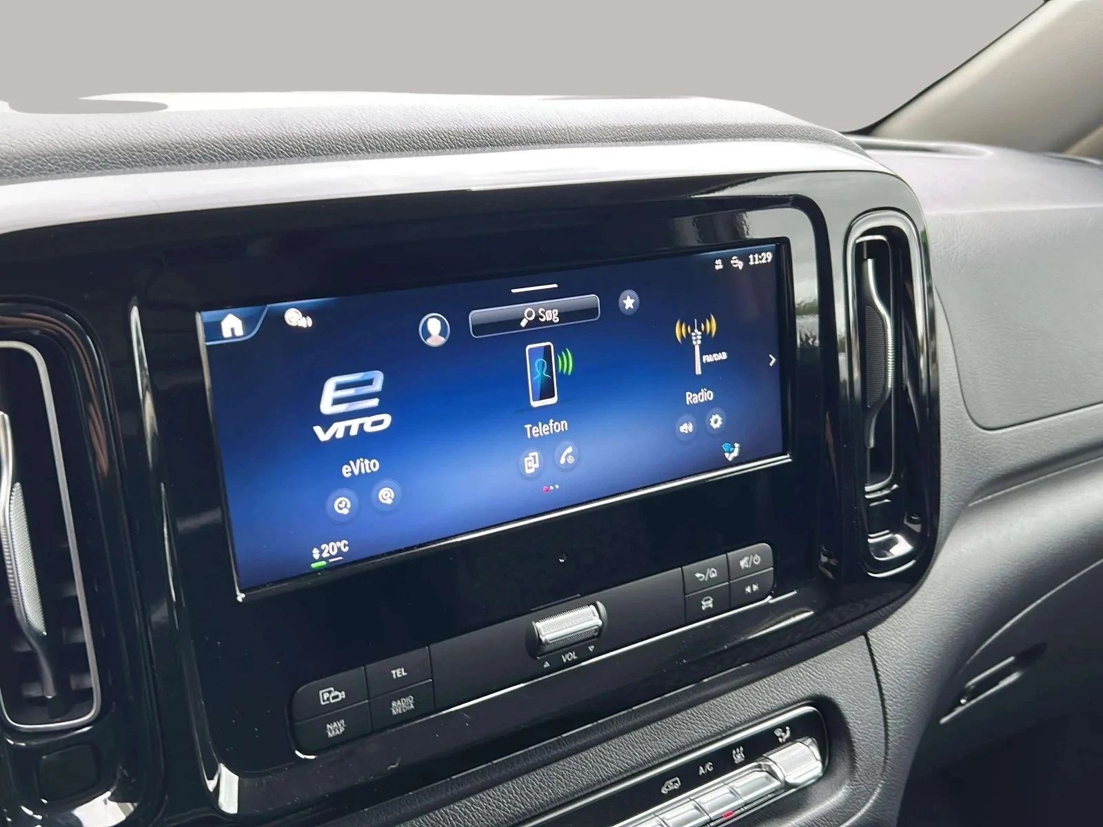 Mercedes-Benz-eVito-image-11