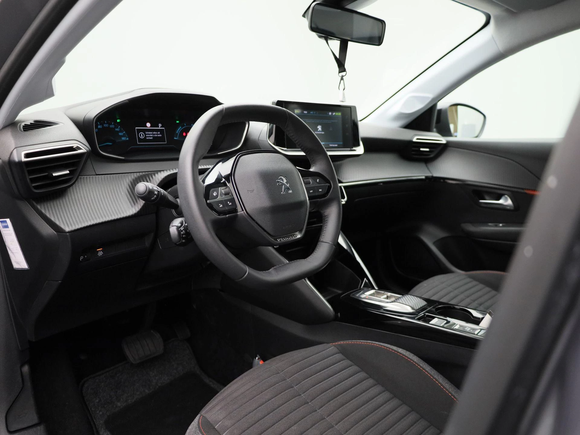 Peugeot-e-208-image-28