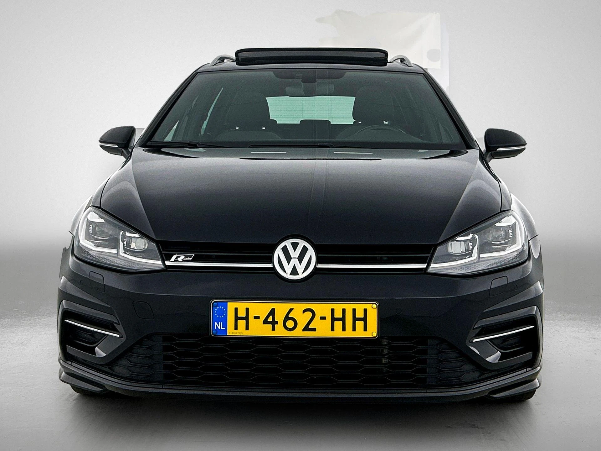 Volkswagen-Golf-image-4