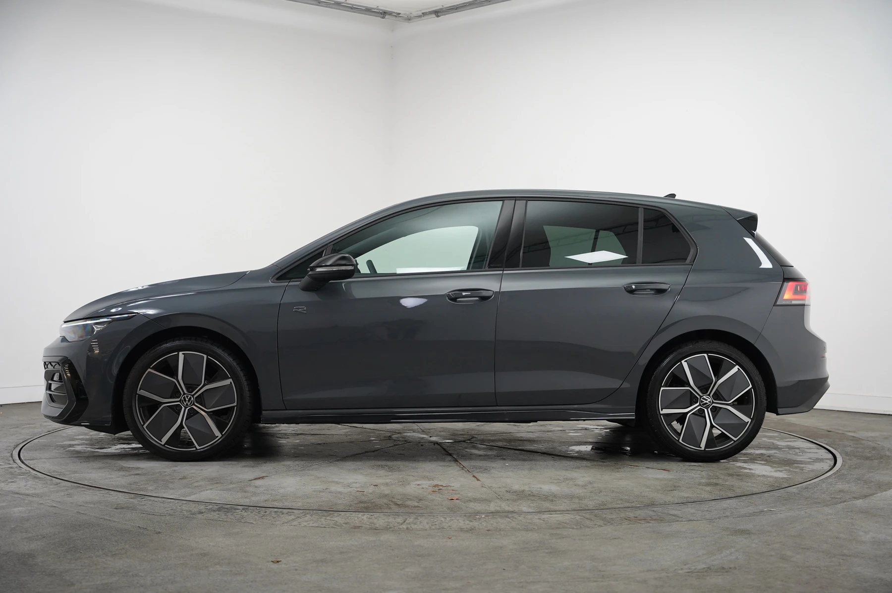 Volkswagen-Golf-image-14