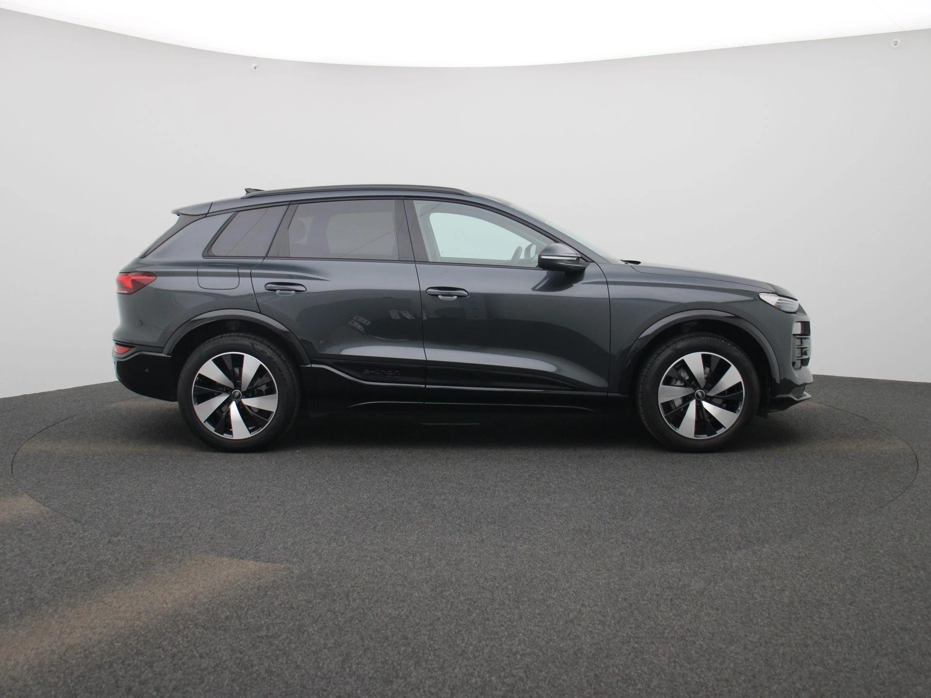 Audi-Q6 e-tron-image-5