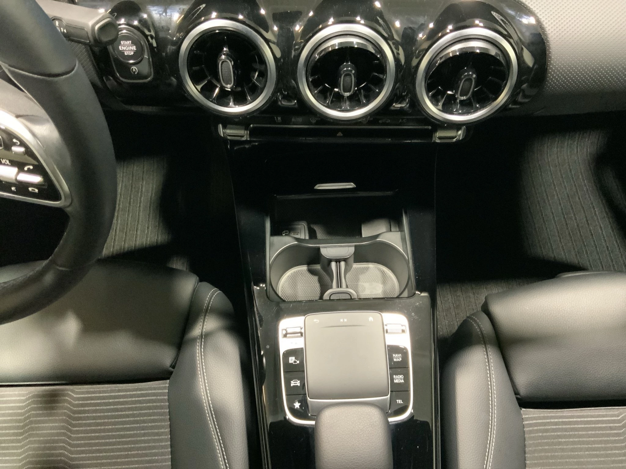 Mercedes-Benz-CLA-image-13