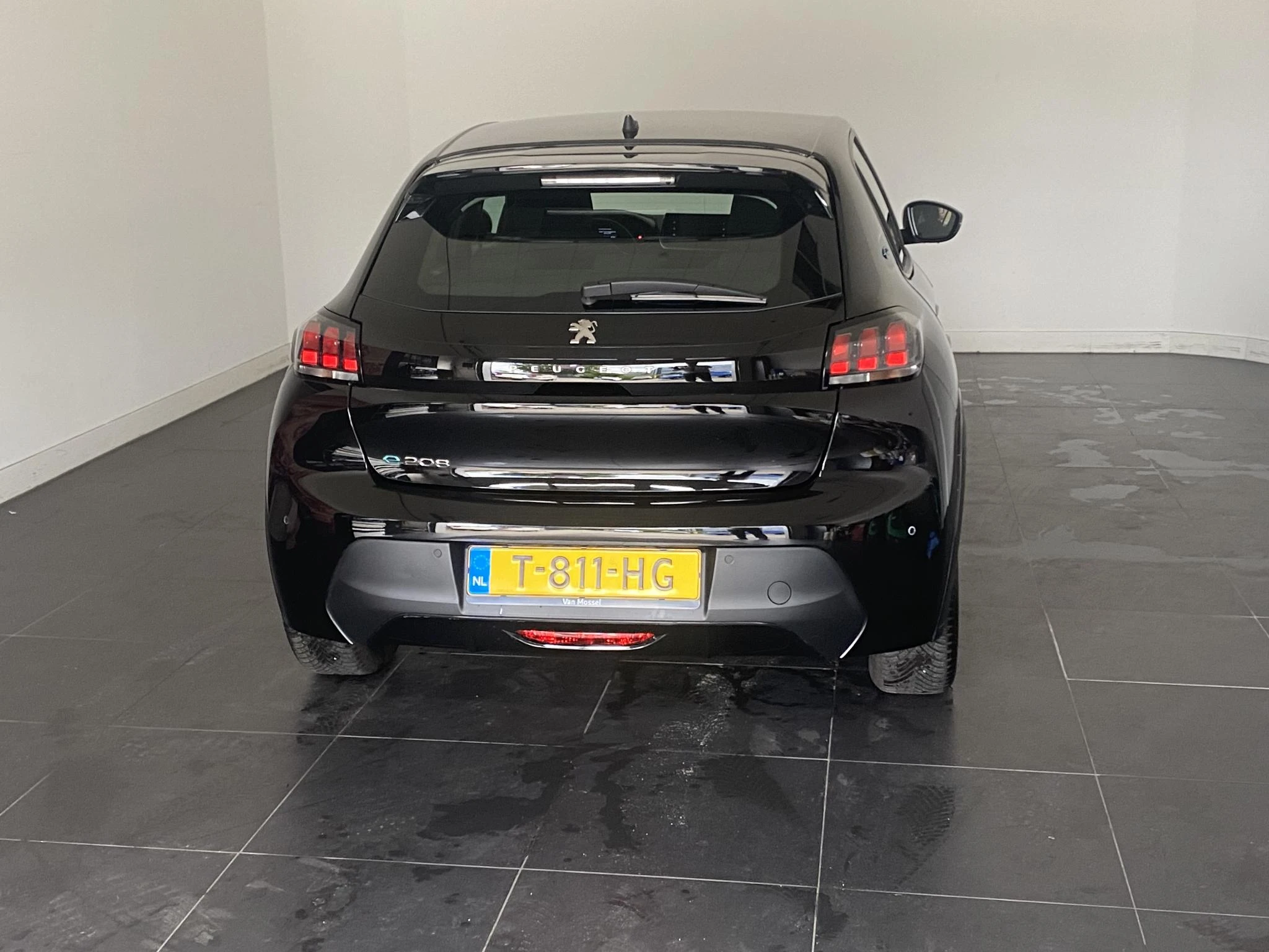 Peugeot-e-208-image-13
