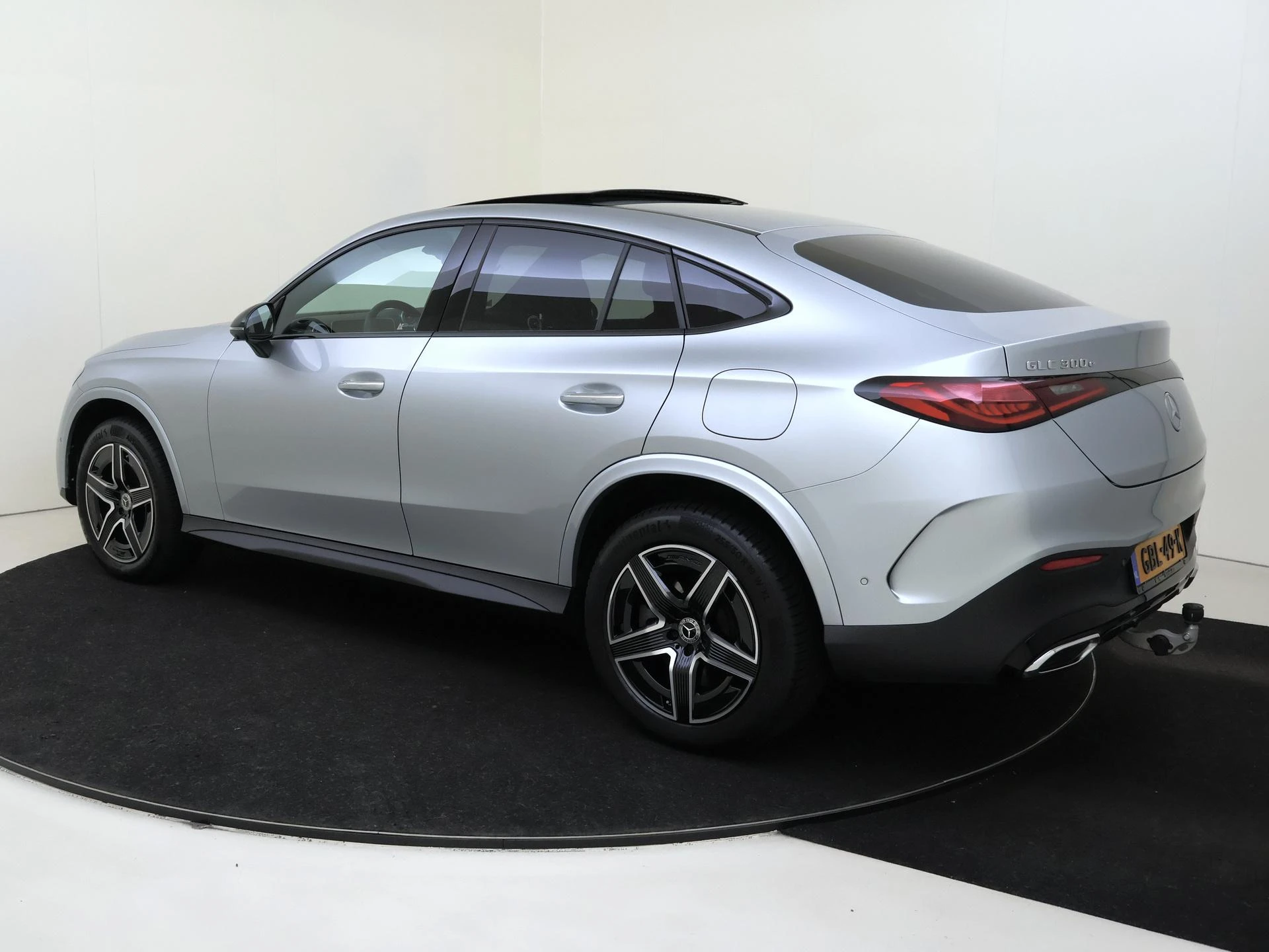 Mercedes-Benz-GLC-image-2