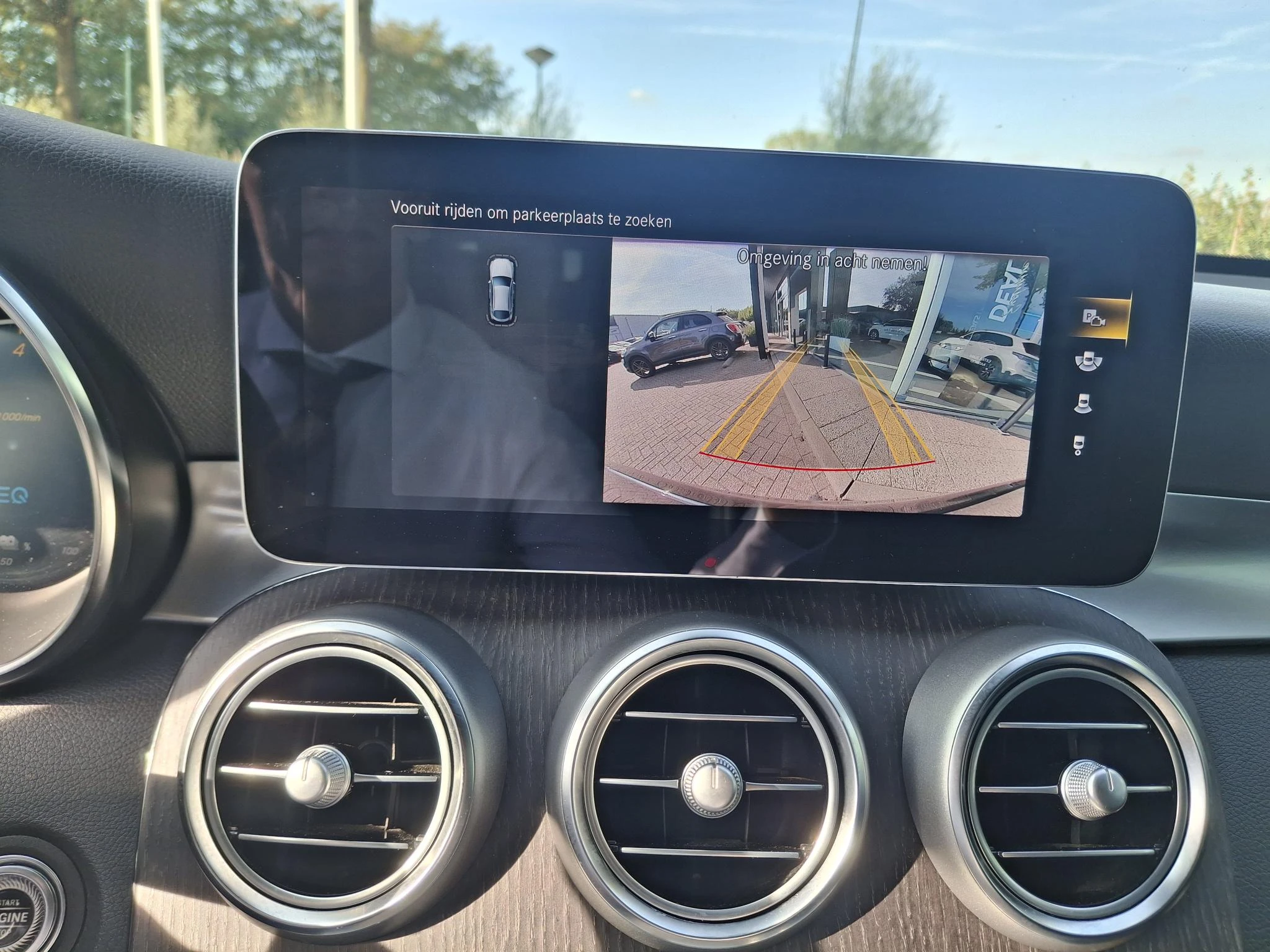 Mercedes-Benz-GLC-image-14