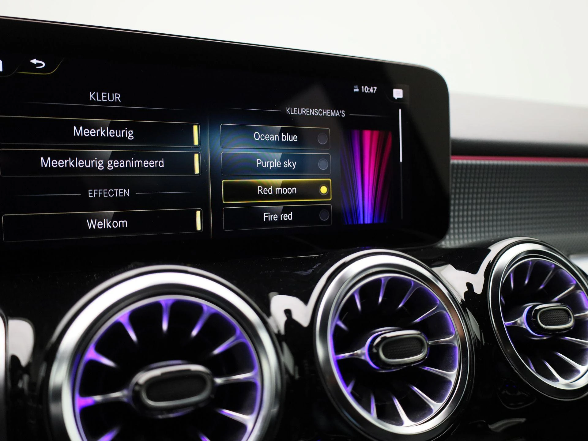 Mercedes-Benz-EQB-image-35