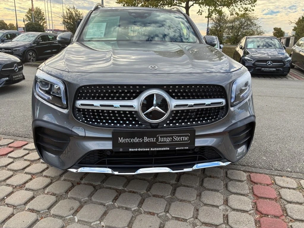 Mercedes-Benz-GLB 220 d-image-18