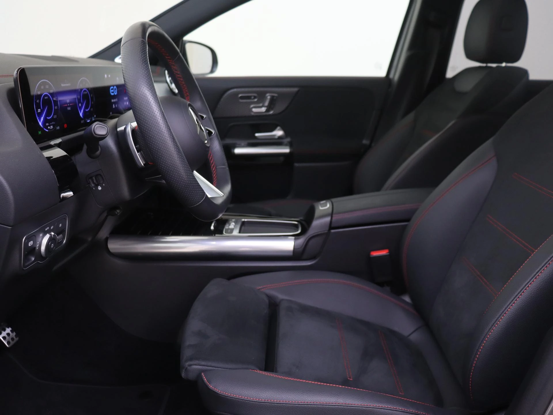 Mercedes-Benz-EQA-image-14
