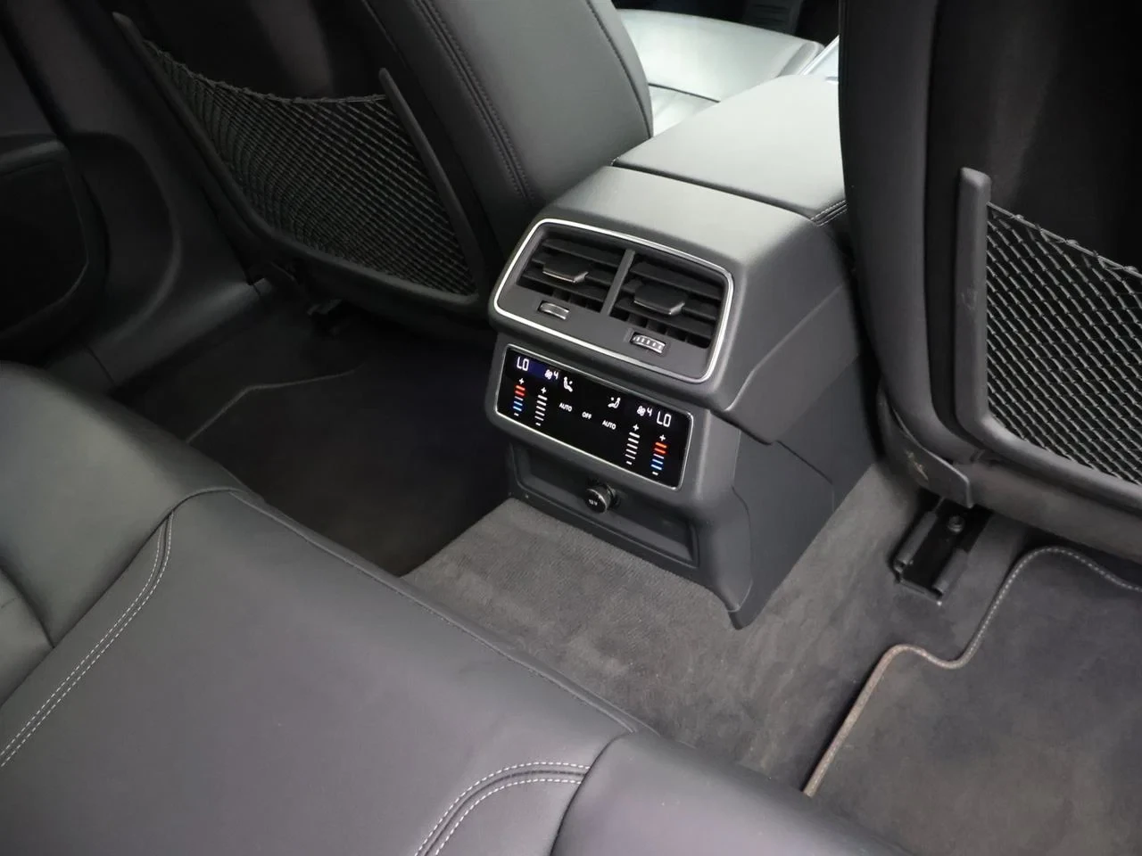 Audi A6 Avant PHEV A6 Avant PHEV 50TFSIe *AUTOMAAT*TREKHAAK*LEDER*CAMERA*ACC*VIRTUAL COCKPIT*PDC*SFEERVERLICHTING*AIRCO*...*
