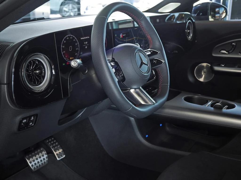 Mercedes-Benz-CLA 200-image-6