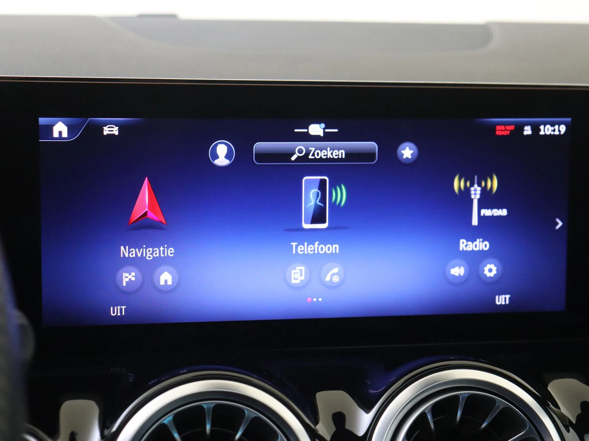 Mercedes-Benz-GLA-image-16