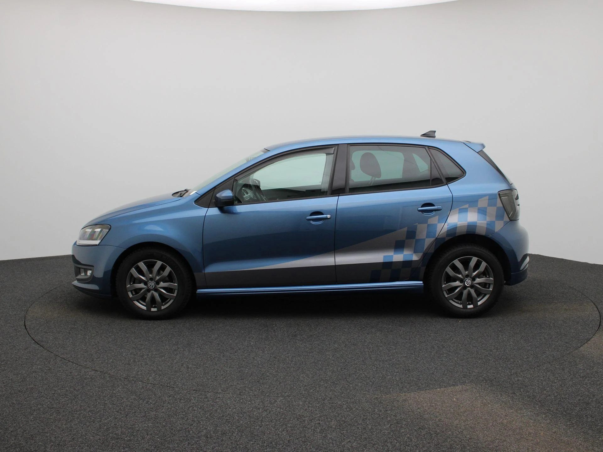 Volkswagen-Polo-image-3