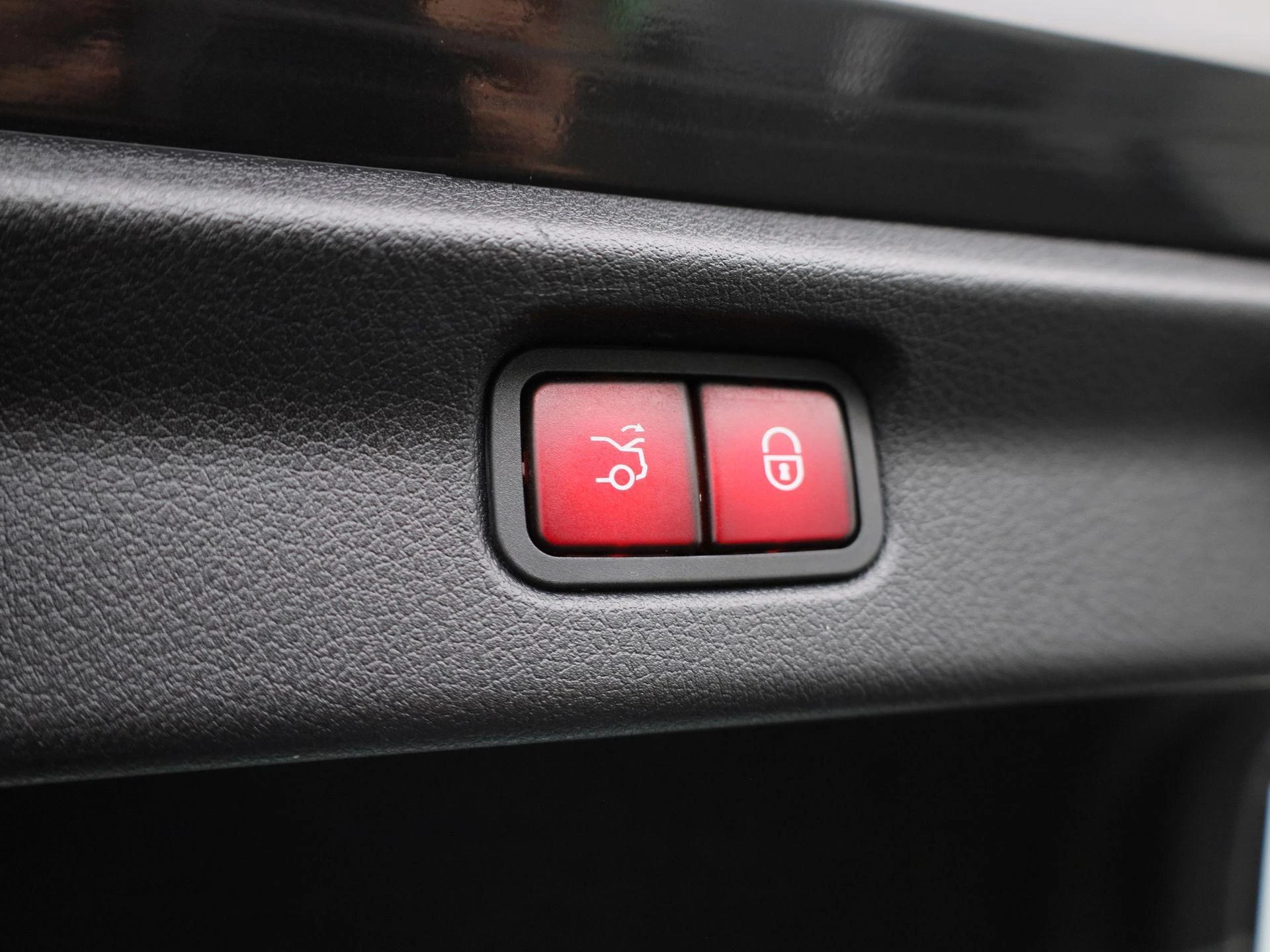 Mercedes-Benz-EQE-image-15